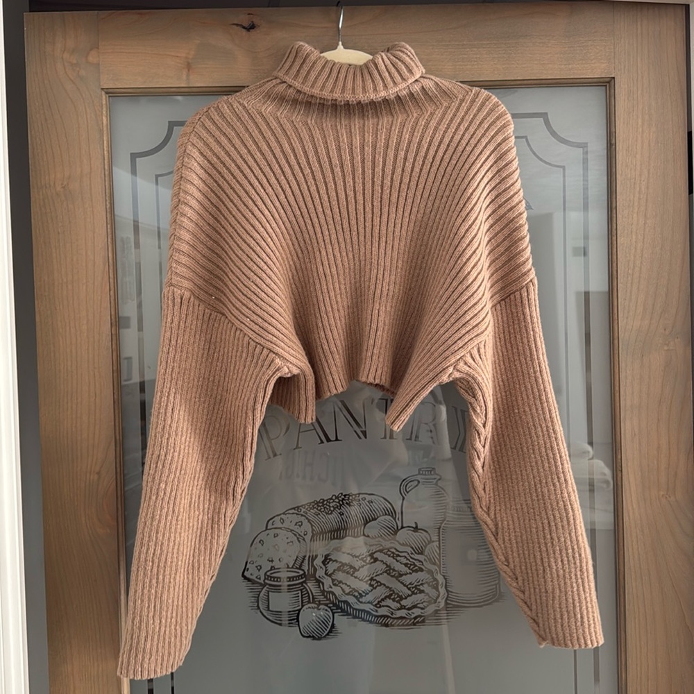 Cropped ribbed sweater